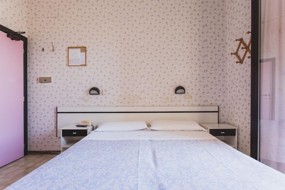 Hotel Eden Viserbella di Rimini Екстер'єр фото