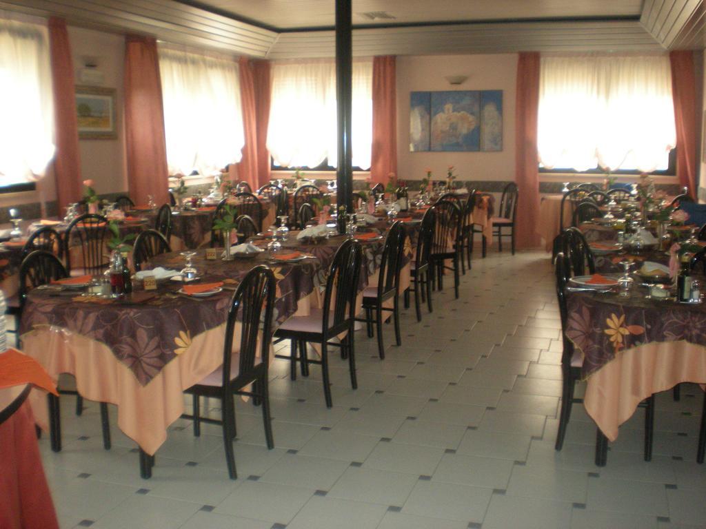 Hotel Eden Viserbella di Rimini Екстер'єр фото