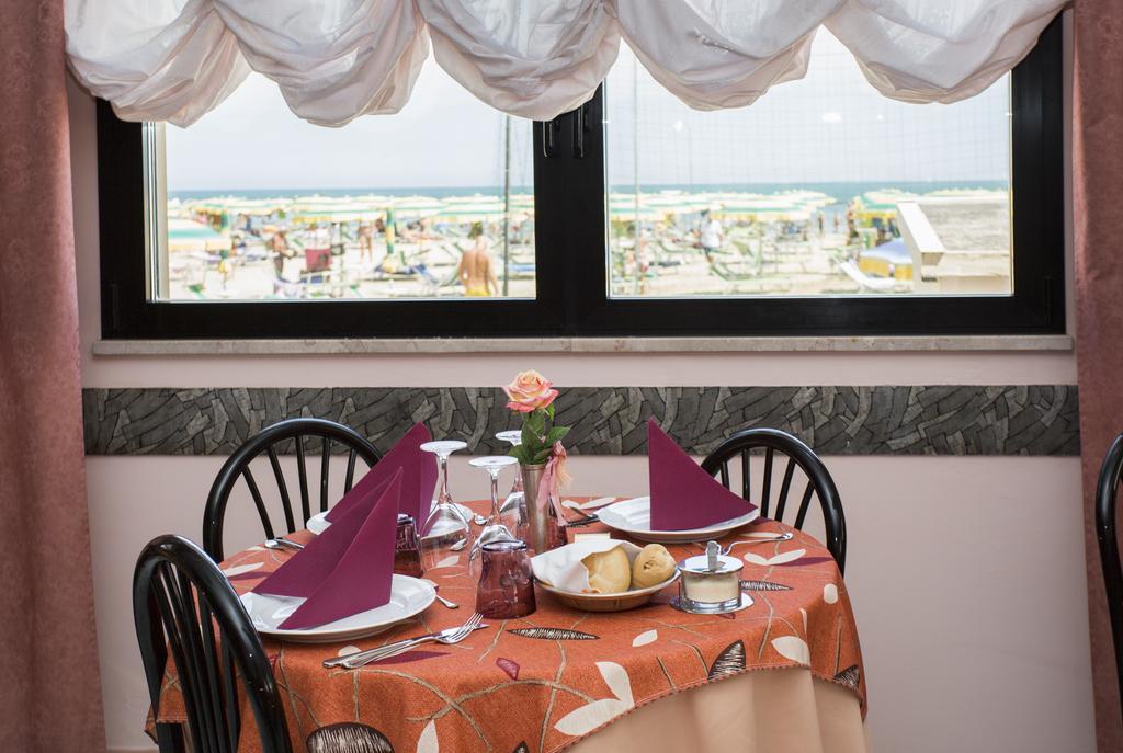 Hotel Eden Viserbella di Rimini Екстер'єр фото