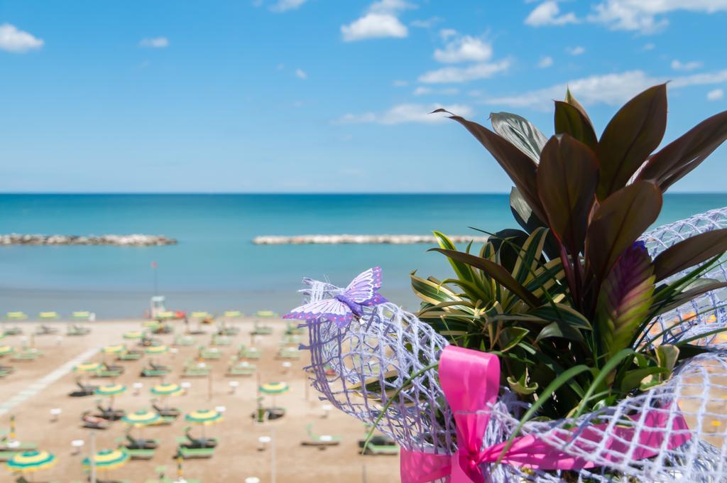 Hotel Eden Viserbella di Rimini Екстер'єр фото