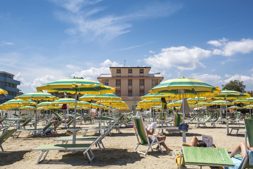 Hotel Eden Viserbella di Rimini Екстер'єр фото