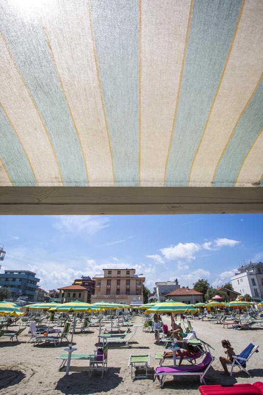 Hotel Eden Viserbella di Rimini Екстер'єр фото