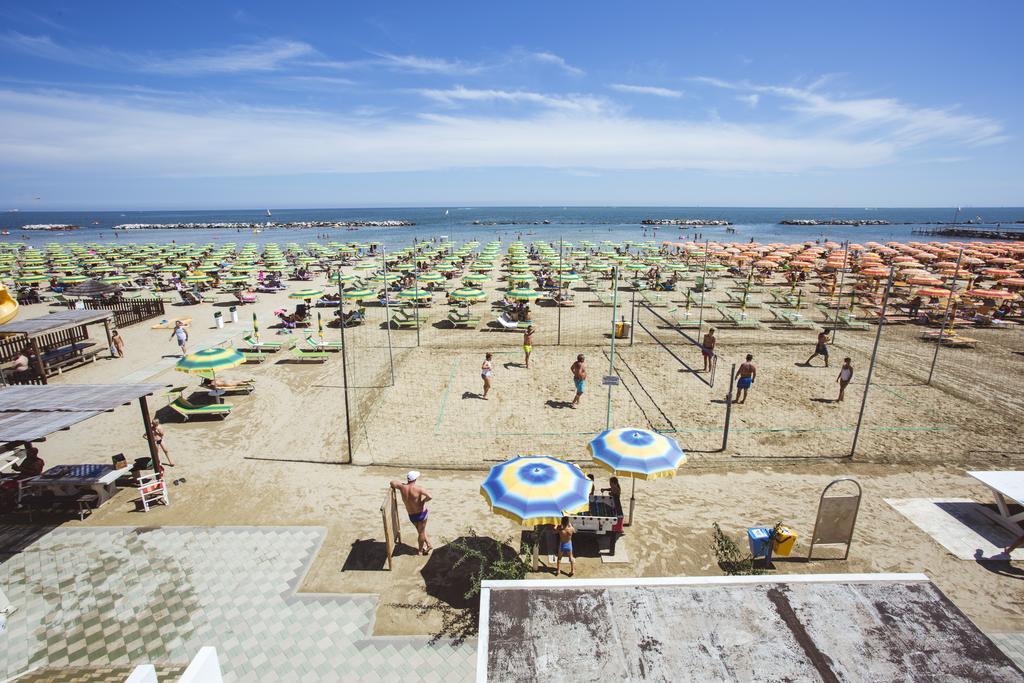 Hotel Eden Viserbella di Rimini Екстер'єр фото