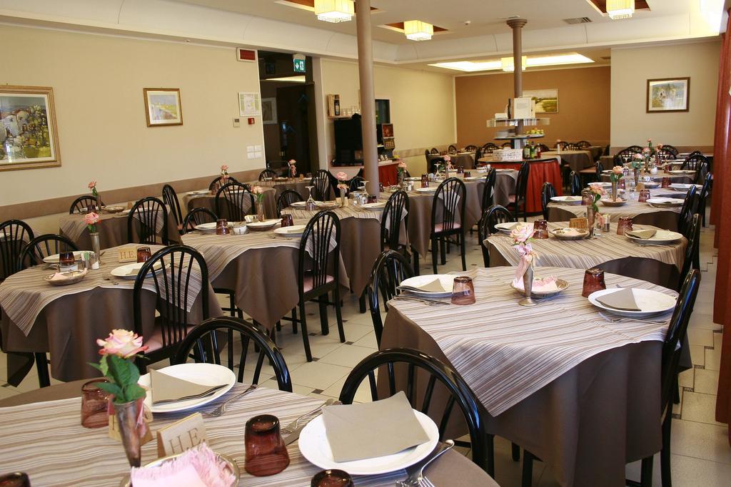 Hotel Eden Viserbella di Rimini Екстер'єр фото