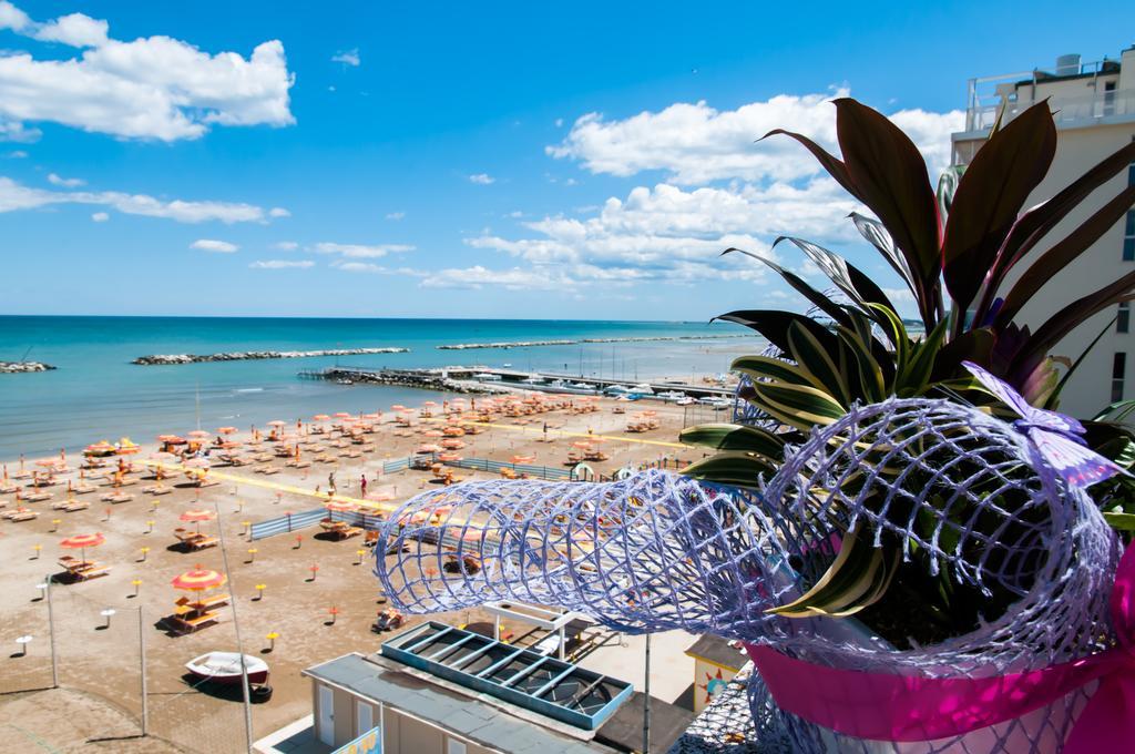 Hotel Eden Viserbella di Rimini Екстер'єр фото